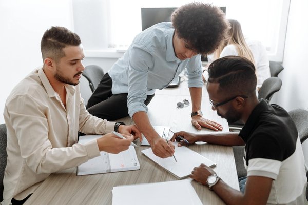 Wie kÃ¶nnen Unternehmen rechtliche Risiken bei internationalen GeschÃ¤ften minimieren?